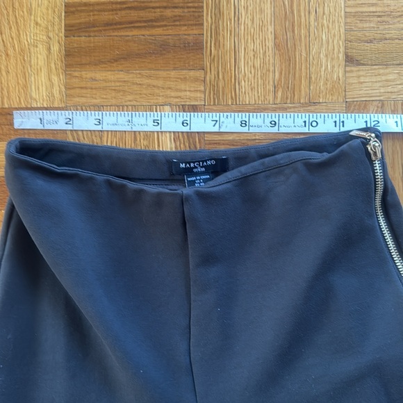 💕Marciano Taupe 2 Piece Athleisure Set Top 8, Slim Pants 4 EUC - Picture 10 of 13